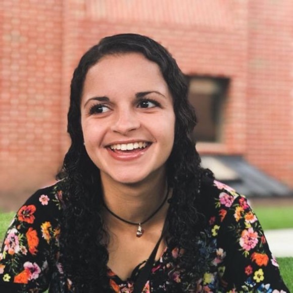 Profile Picture of Gabi Bonifant (@gabibonifant) on Poshmark