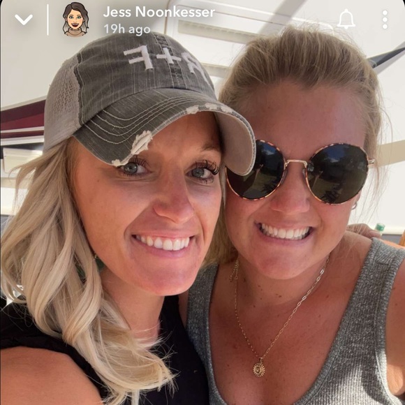 Profile Picture of Ceciley Hiller (@cecileyhiller) on Poshmark