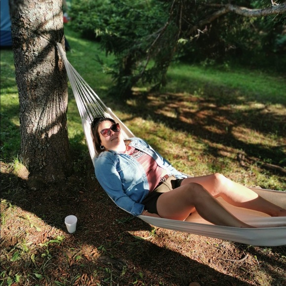 Profile Picture of Terra Lauinger (@terra1630) on Poshmark