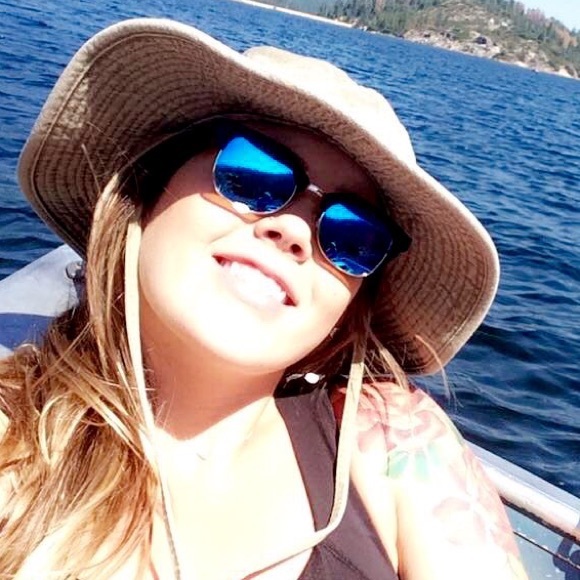 Profile Picture of Rebecca Faulkner (@britishbabee) on Poshmark