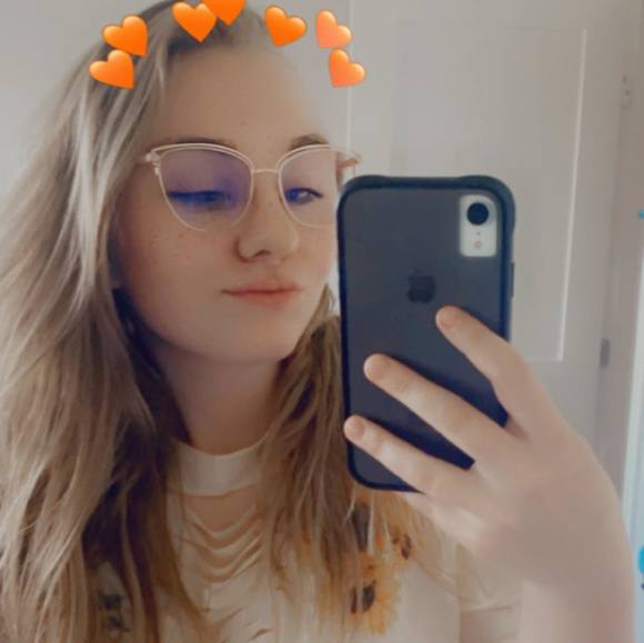 Profile Picture of Phynix Hulsemann (@phynix064) on Poshmark