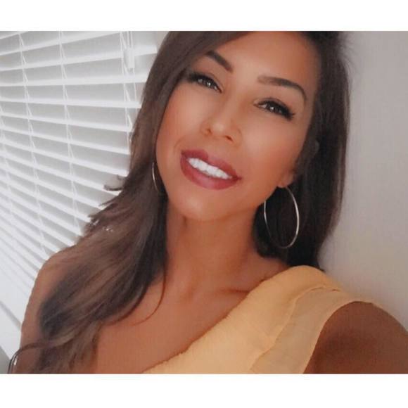 Profile Picture of Amanda Cyprowski (@acyps) on Poshmark