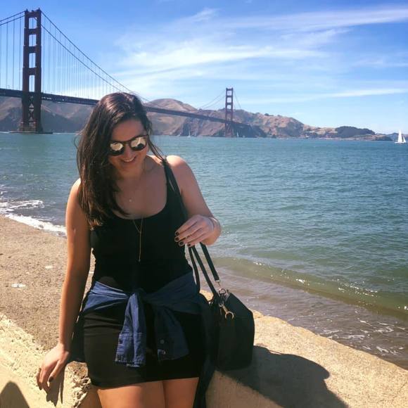Profile Picture of Lisa Simões (@lisahsimoes) on Poshmark