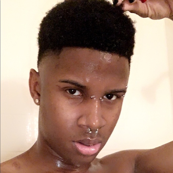Profile Picture of Ladarius Johnson (@ladariusjohn515) on Poshmark