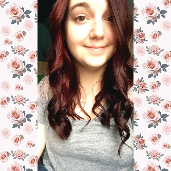 Profile Picture of Deeanna Myers (@deeannamyers97) on Poshmark