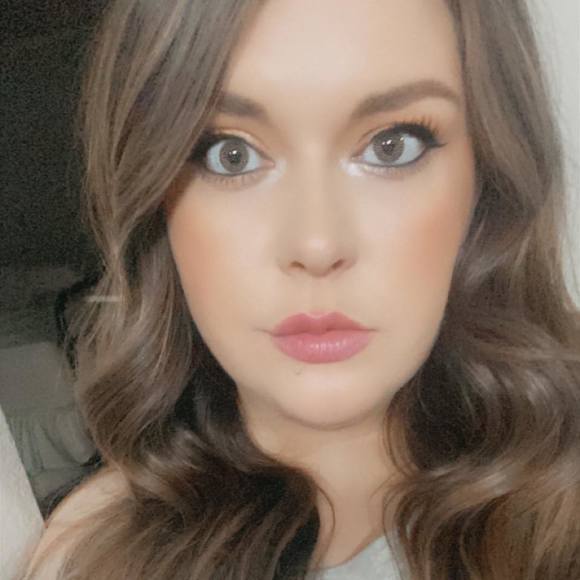 Profile Picture of Jamie Davidson (@jamieelizabethd) on Poshmark