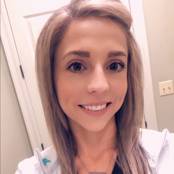 Profile Picture of Megan Godeaux (@megan_godeaux) on Poshmark