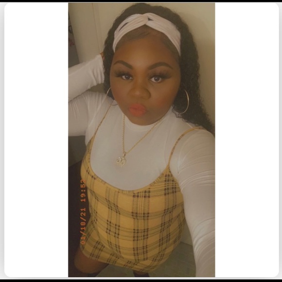 Profile Picture of Tara Wright (@bignfabulous) on Poshmark