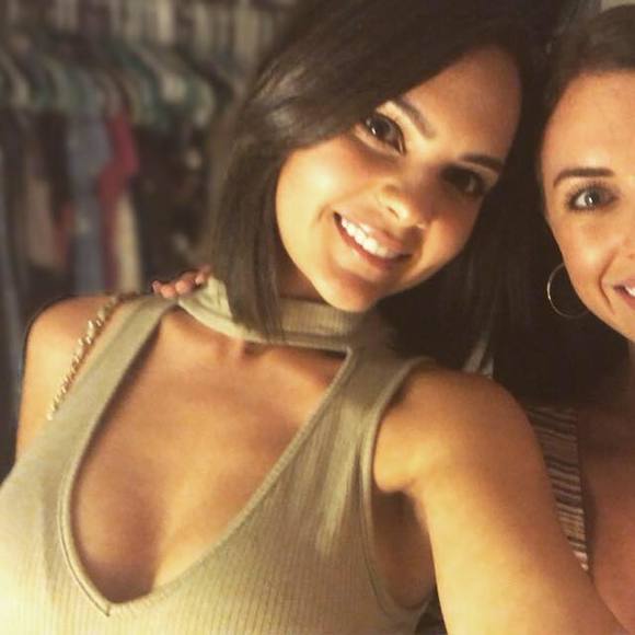 Profile Picture of Ashley Galvao (@agalvao) on Poshmark