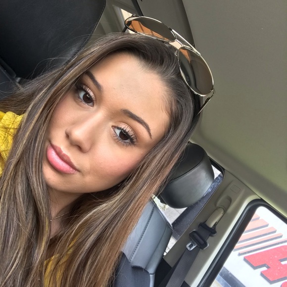 Profile Picture of Kassandra Gonzales (@kassaanndra) on Poshmark