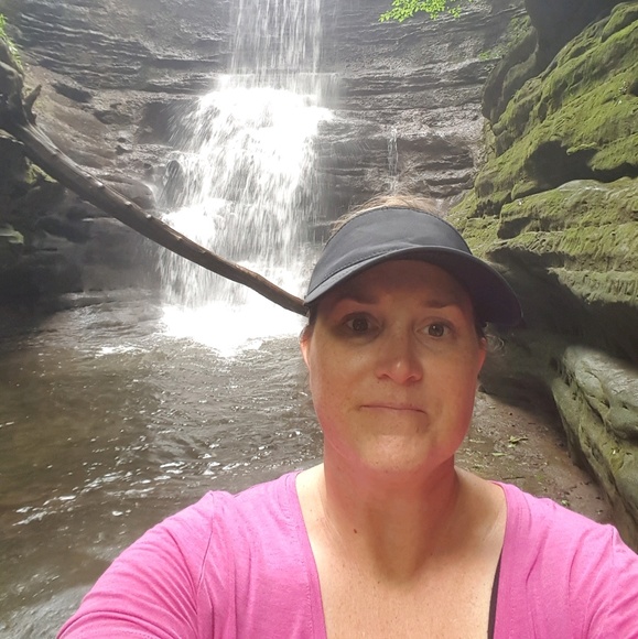 Profile Picture of Krista Behrends (@k_creekmore) on Poshmark