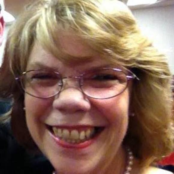 Profile Picture of Donna Crane (@dmcrane45) on Poshmark