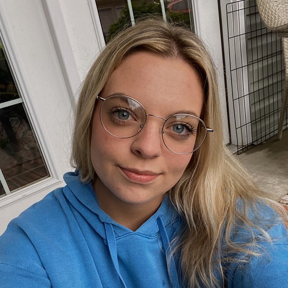 Profile Picture of Kylee Winkler (@ksw1099) on Poshmark
