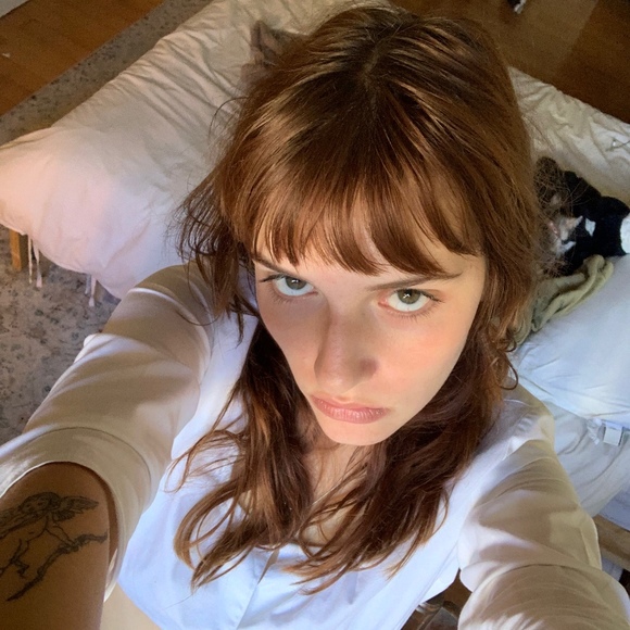 Profile Picture of Chloe Nicholas (@peachbunz) on Poshmark