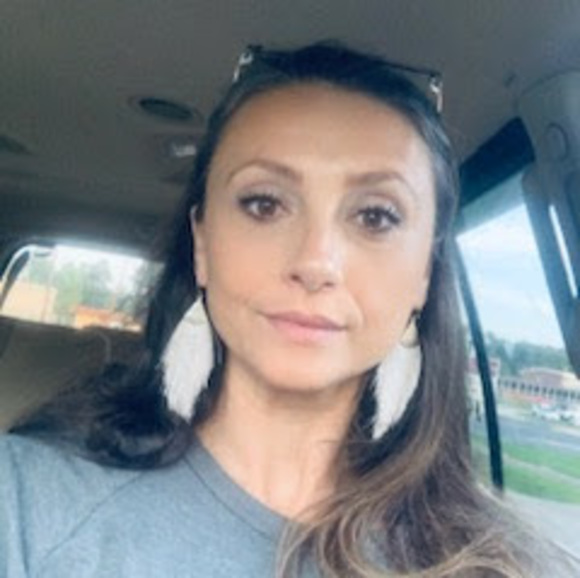 Profile Picture of Andrea Minick (@andreaminick) on Poshmark