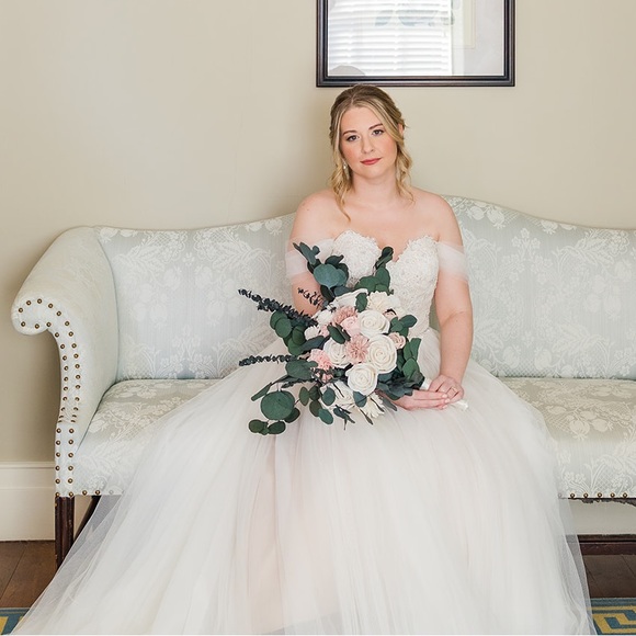 Claire Talbott - Poshmark Profile Picture of Claire Talbott (@clairenf) on Poshmark