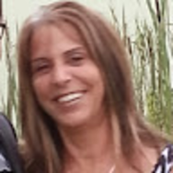 Profile Picture of Roberta Cooper (@robertacooper) on Poshmark
