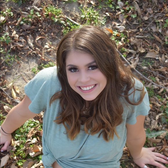 Profile Picture of Heather Kvamme (@heatherkvamme) on Poshmark