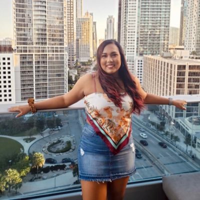 Profile Picture of Denise  ✨ (@x_dbernal) on Twitter