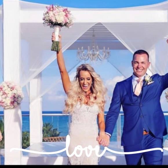 Profile Picture of Lonna Licklider (@lonna86) on Poshmark