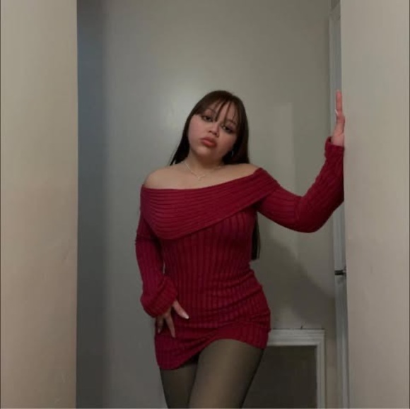 Profile Picture of Ivannia Ivannia (@ivanniaivannia) on Poshmark