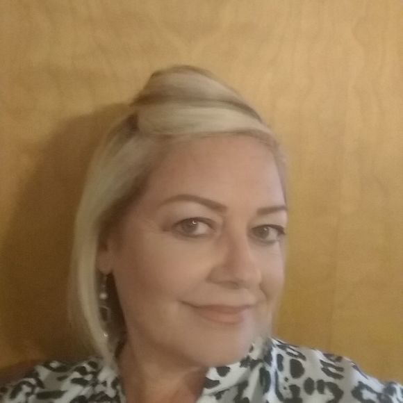 Profile Picture of Valerie Blevins (@valerie_blevins) on Poshmark