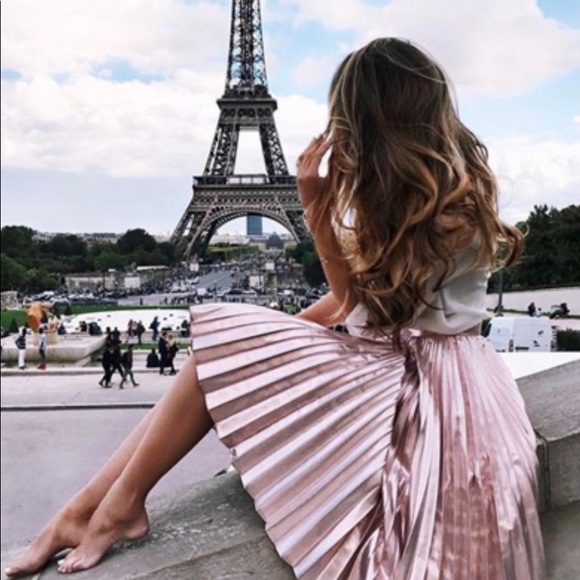 Profile Picture of Jacqueline Andrews (@audrabellelux) on Poshmark