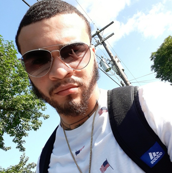 Profile Picture of Eric Andrews (@amir072320) on Poshmark