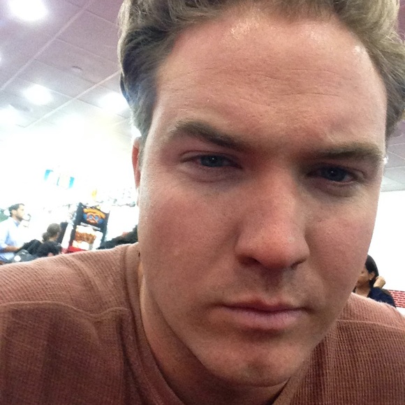 Profile Picture of Sean Betschart (@skbd27) on Poshmark