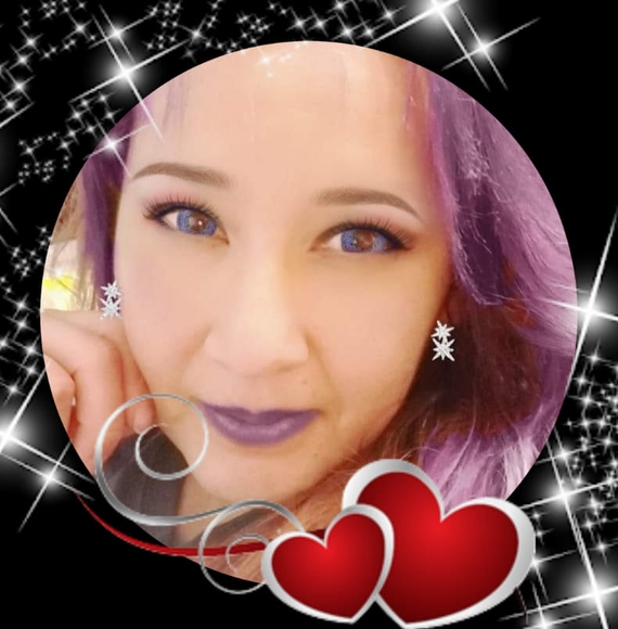 Profile Picture of Glorea Varelas (@glorea_varelas) on Poshmark