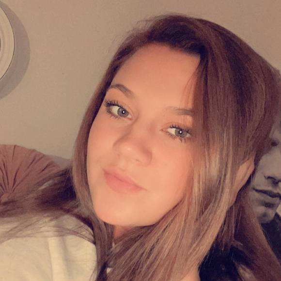 Profile Picture of Taygann Schoeppner (@tschoeppner) on Poshmark