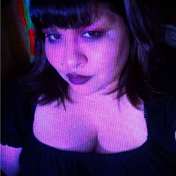 Profile Picture of Sophia Barron (@sly_nb) on Poshmark