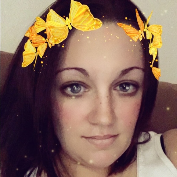 Profile Picture of Samantha Trotto (@strotto12) on Poshmark