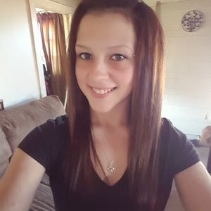 Profile Picture of Debra Weaver (@lildebcakes29) on Twitter