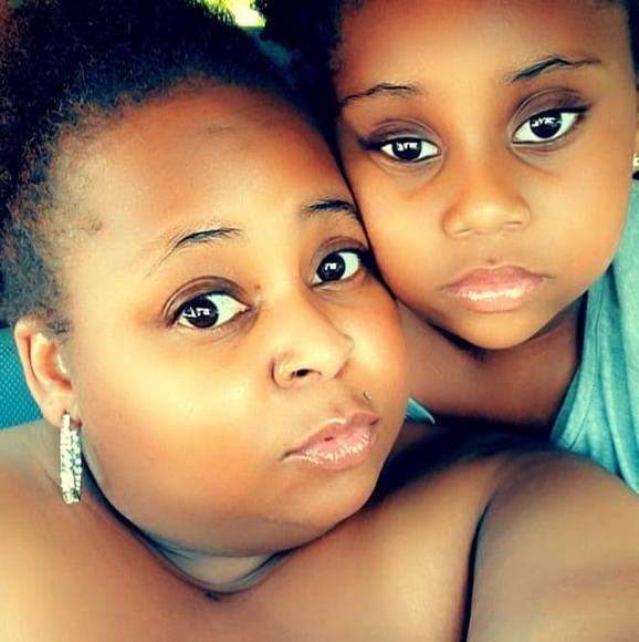 Profile Picture of Yvonne Potts (@queenv32) on Poshmark