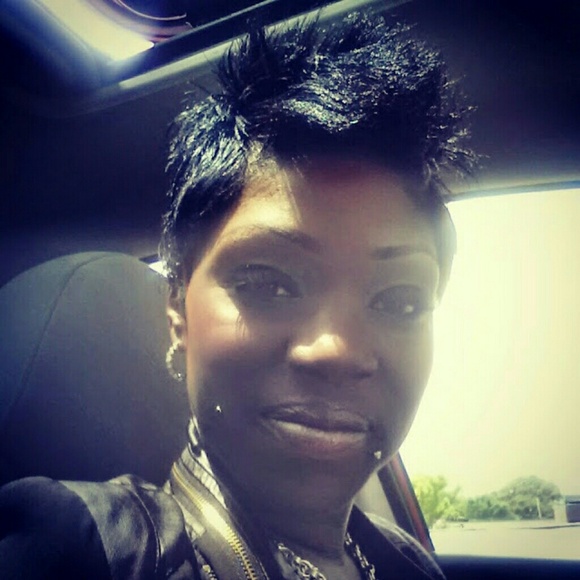 Profile Picture of Sharelle Wilder (@sharellewilder) on Poshmark