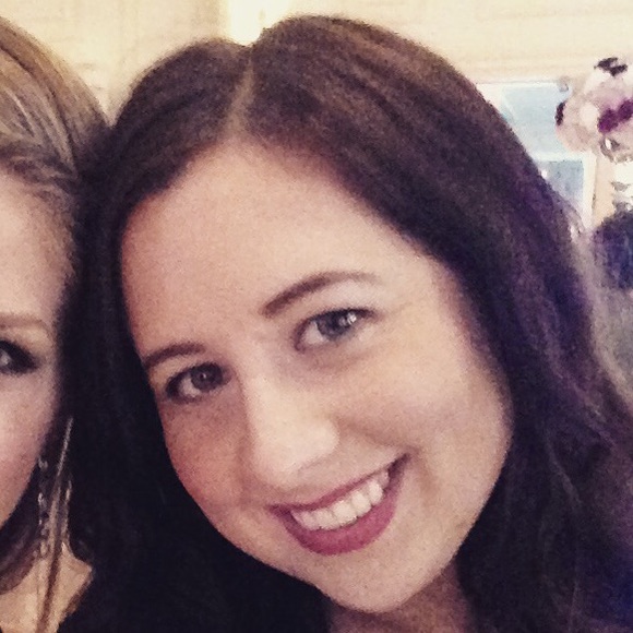 Profile Picture of Emily Avery (@eavery128) on Poshmark