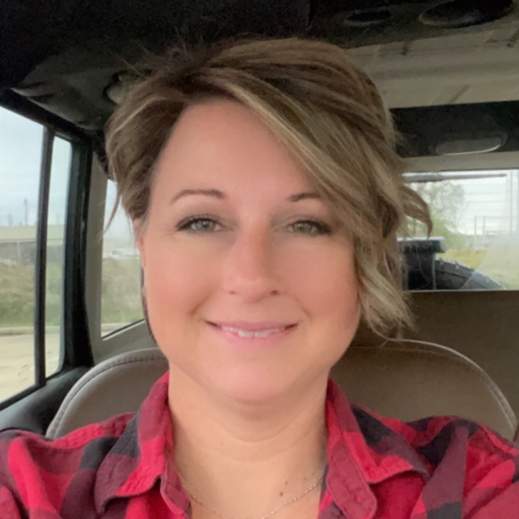 Profile Picture of Kimberly Geringer (@gerink77535) on Poshmark