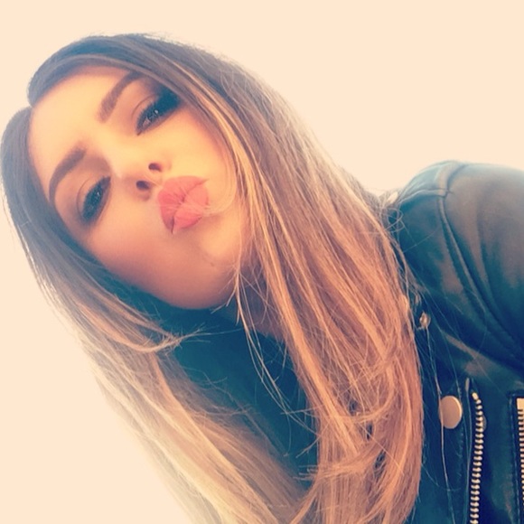 Profile Picture of Kiara Mazzarolo (@kiaramazzarolo) on Poshmark