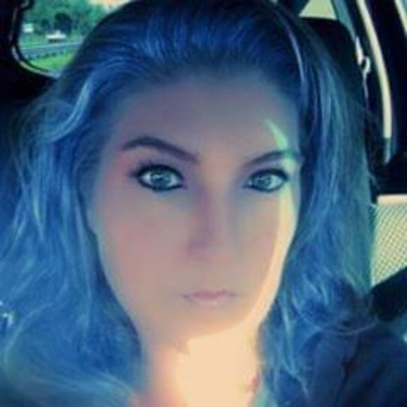 Profile Picture of Kimberly Poland (@kimberly_poland) on Poshmark