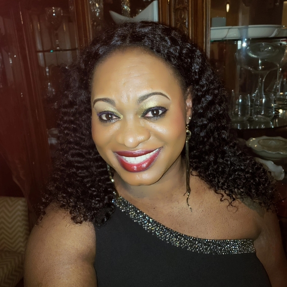 Profile Picture of Shanice Thomas (@shanicethoma508) on Poshmark