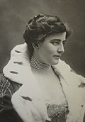 Profile Picture of Maxine Elliotton Wikipedia