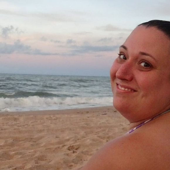 Profile Picture of Michelle Stiely (@chellygirl17) on Poshmark