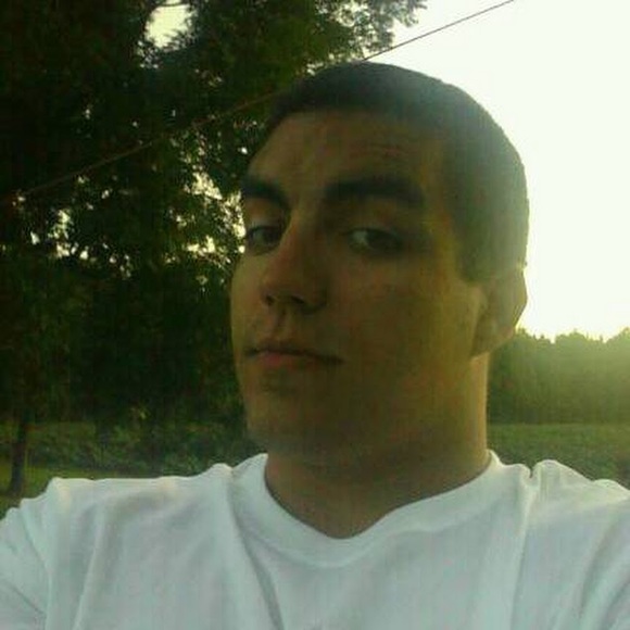 Profile Picture of Brett Schultz (@bretto619) on Poshmark