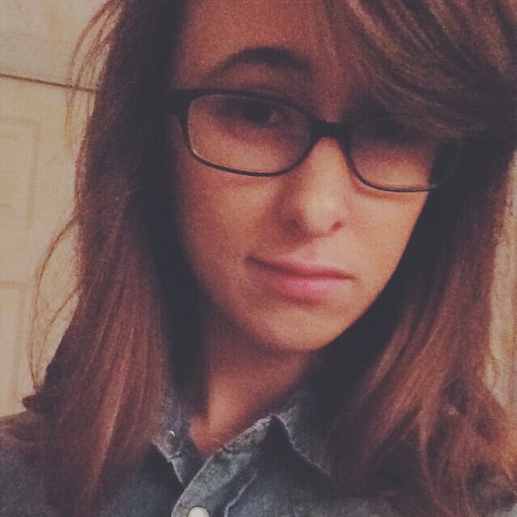 Profile Picture of Nicole Spanier (@friendy97) on Poshmark