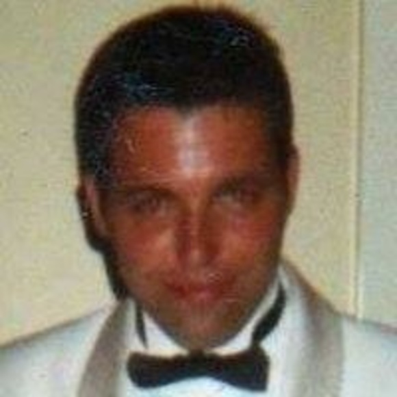 Profile Picture of Joe Oroszlani (@joroszlani) on Poshmark