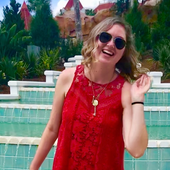 Profile Picture of Elena Manning (@elmann5) on Poshmark