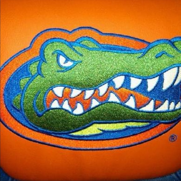 Profile Picture of David Garay (@davetheman) on Poshmark