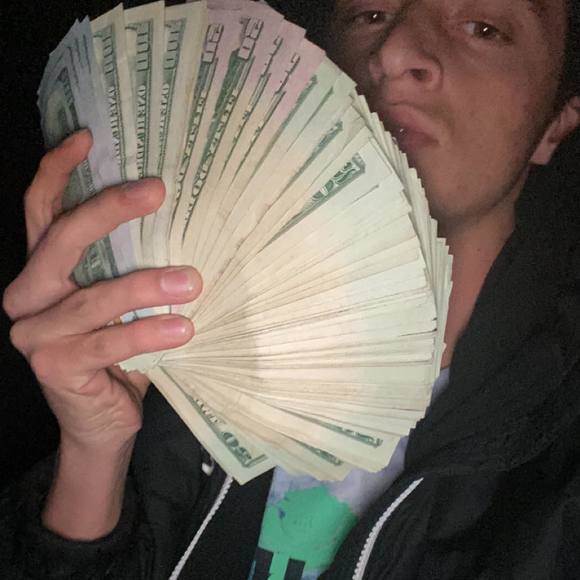 Profile Picture of Jason Showman (@jasonshowman) on Poshmark