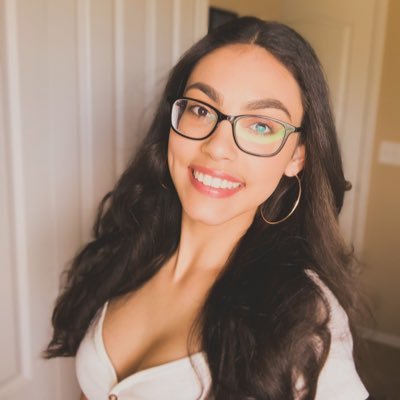 Profile Picture of Karla Ortiz☄ (@_rican_beauty__) on Twitter